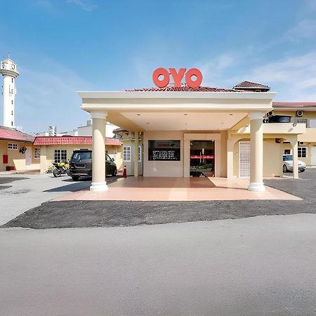 Oyo 44094 Bangi Lanai Hotel Экстерьер фото