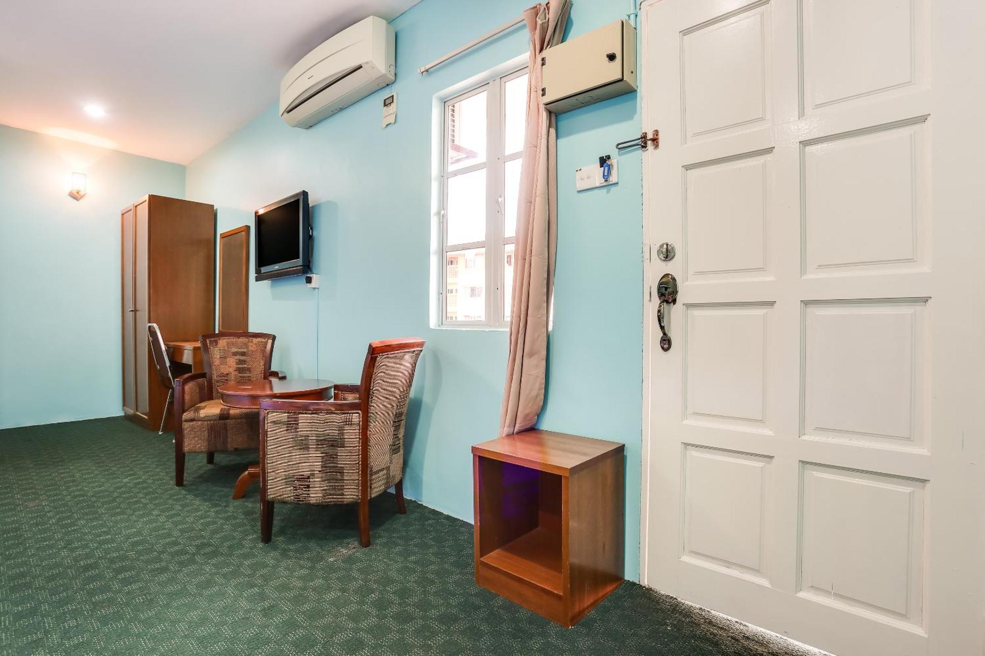 Oyo 44094 Bangi Lanai Hotel Экстерьер фото