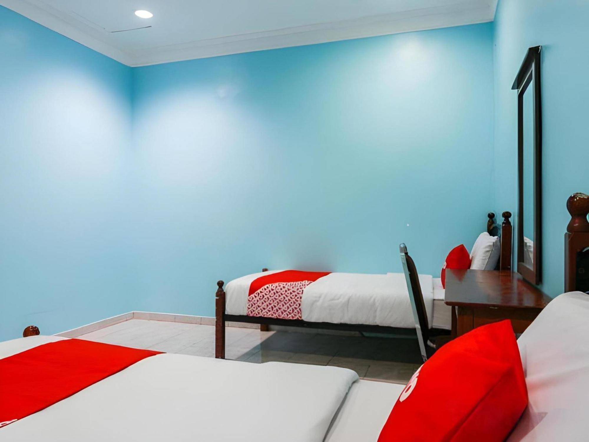 Oyo 44094 Bangi Lanai Hotel Экстерьер фото