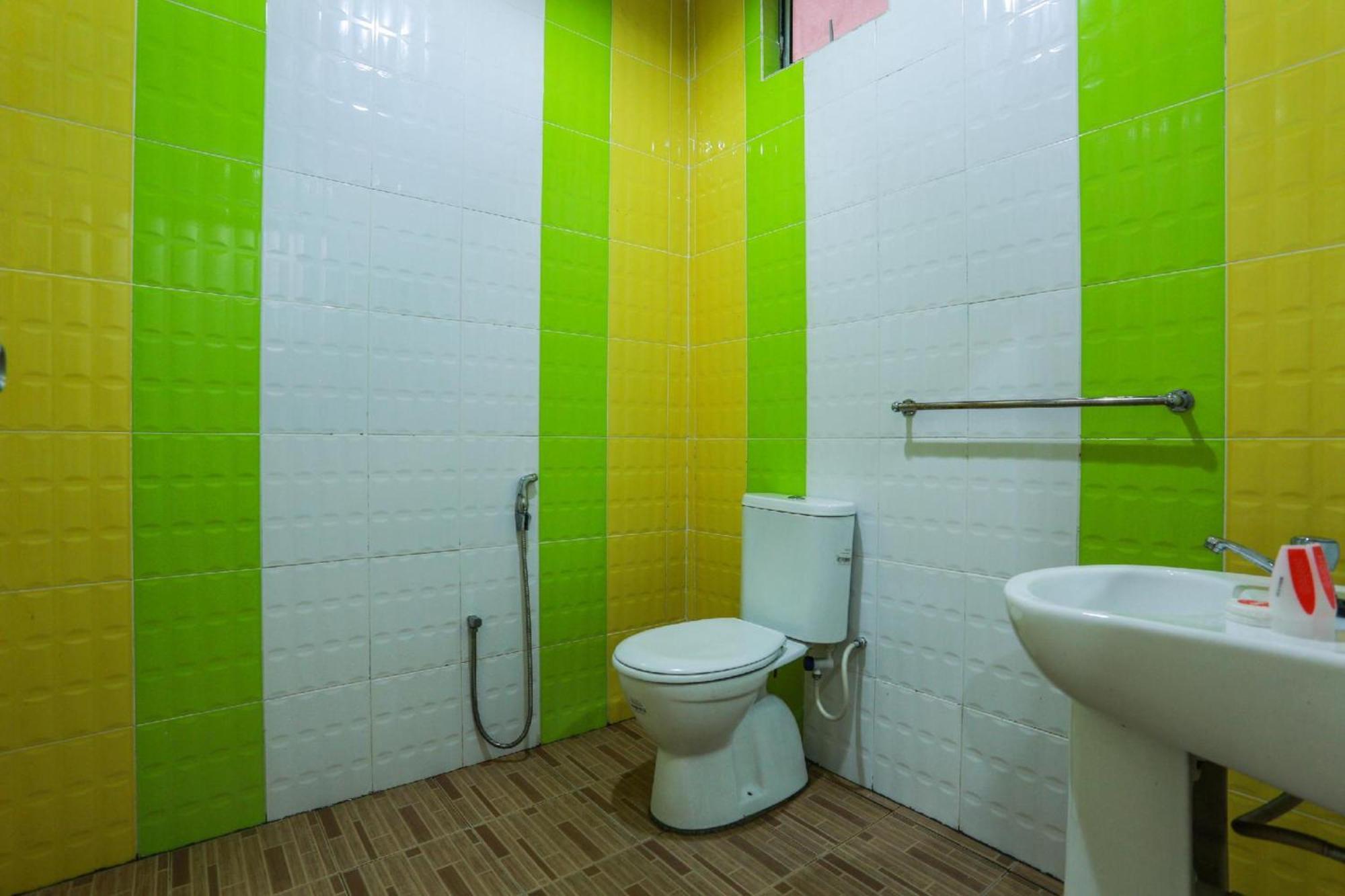 Oyo 44094 Bangi Lanai Hotel Экстерьер фото