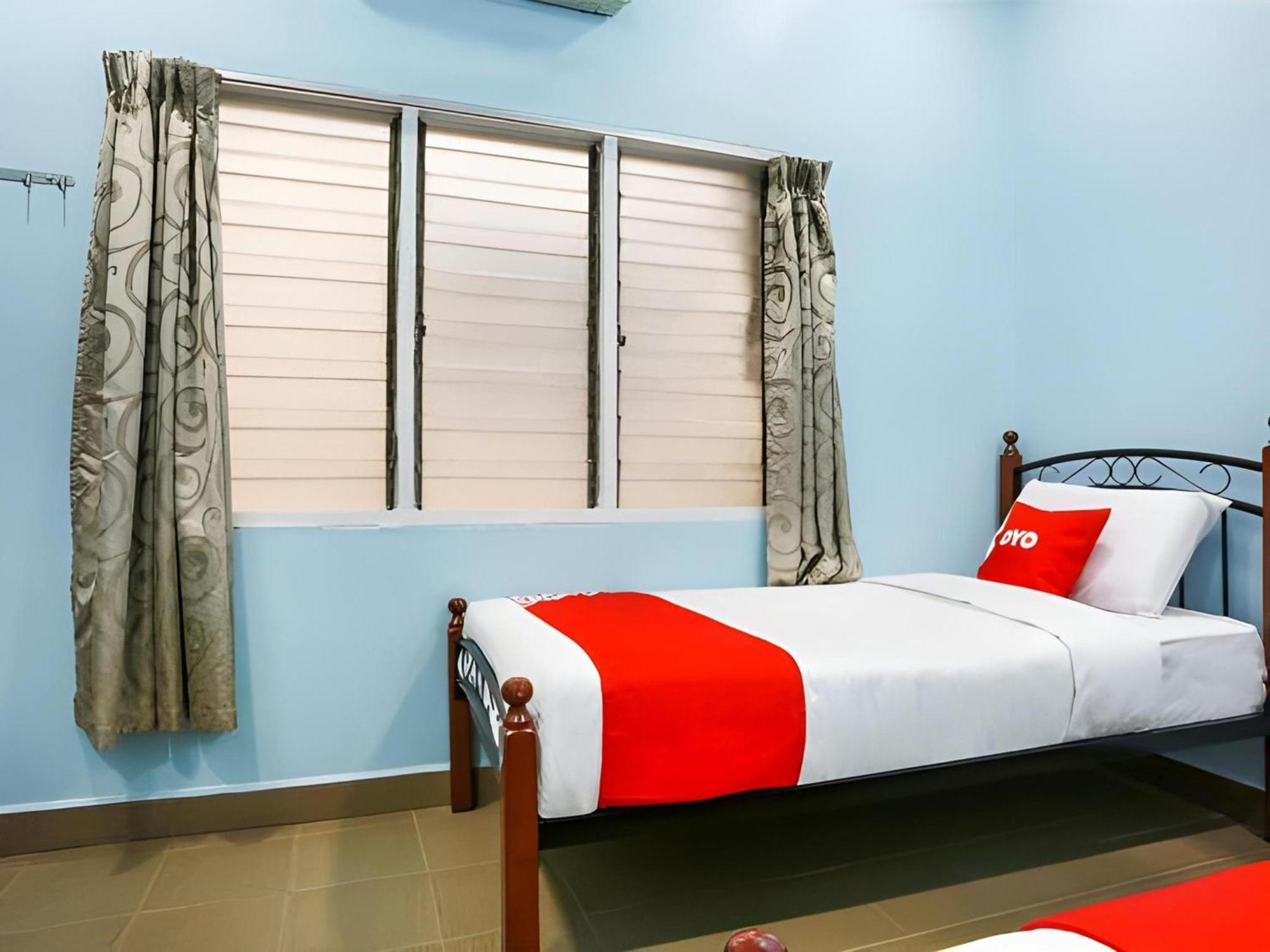 Oyo 44094 Bangi Lanai Hotel Экстерьер фото