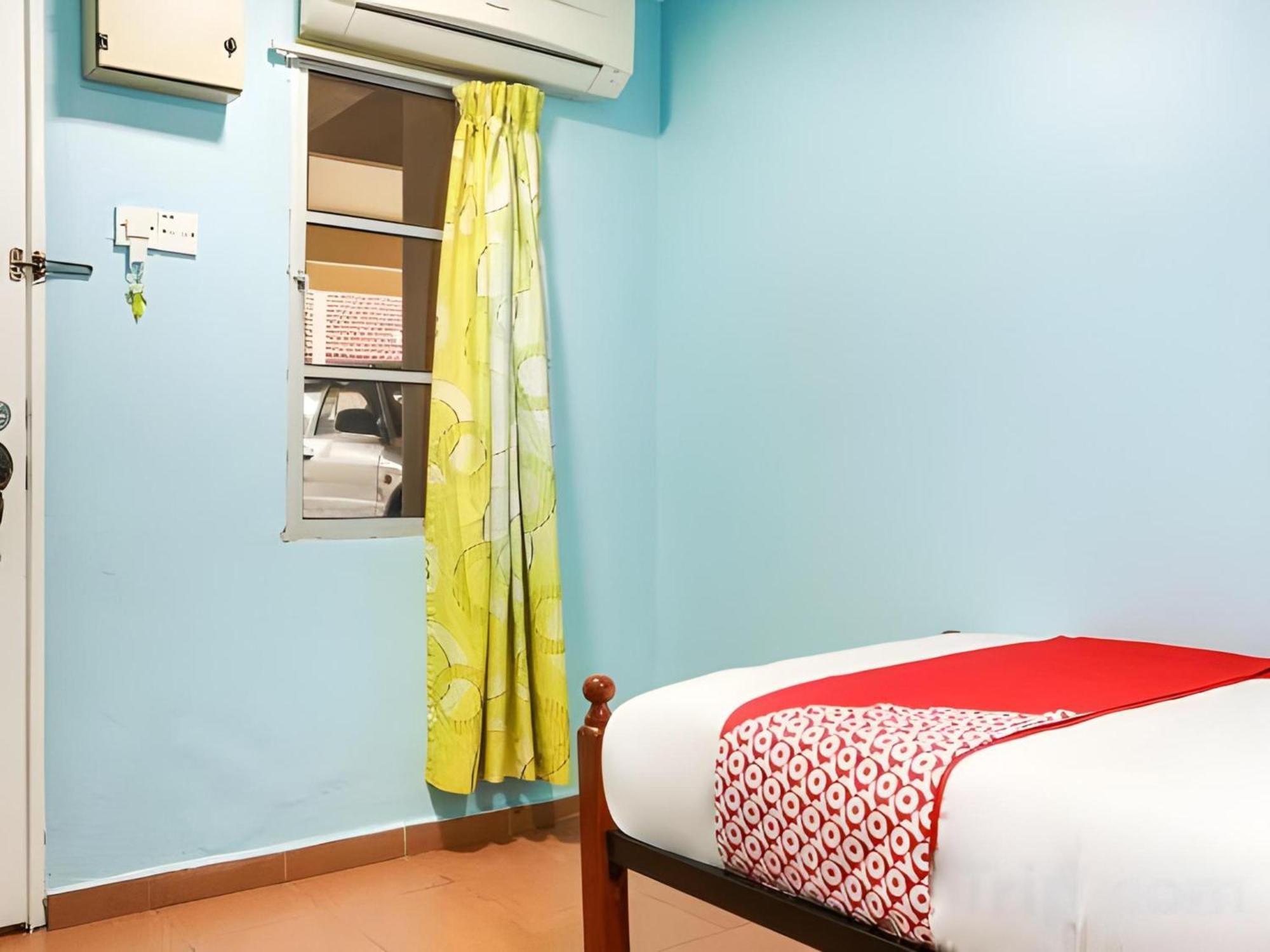 Oyo 44094 Bangi Lanai Hotel Экстерьер фото
