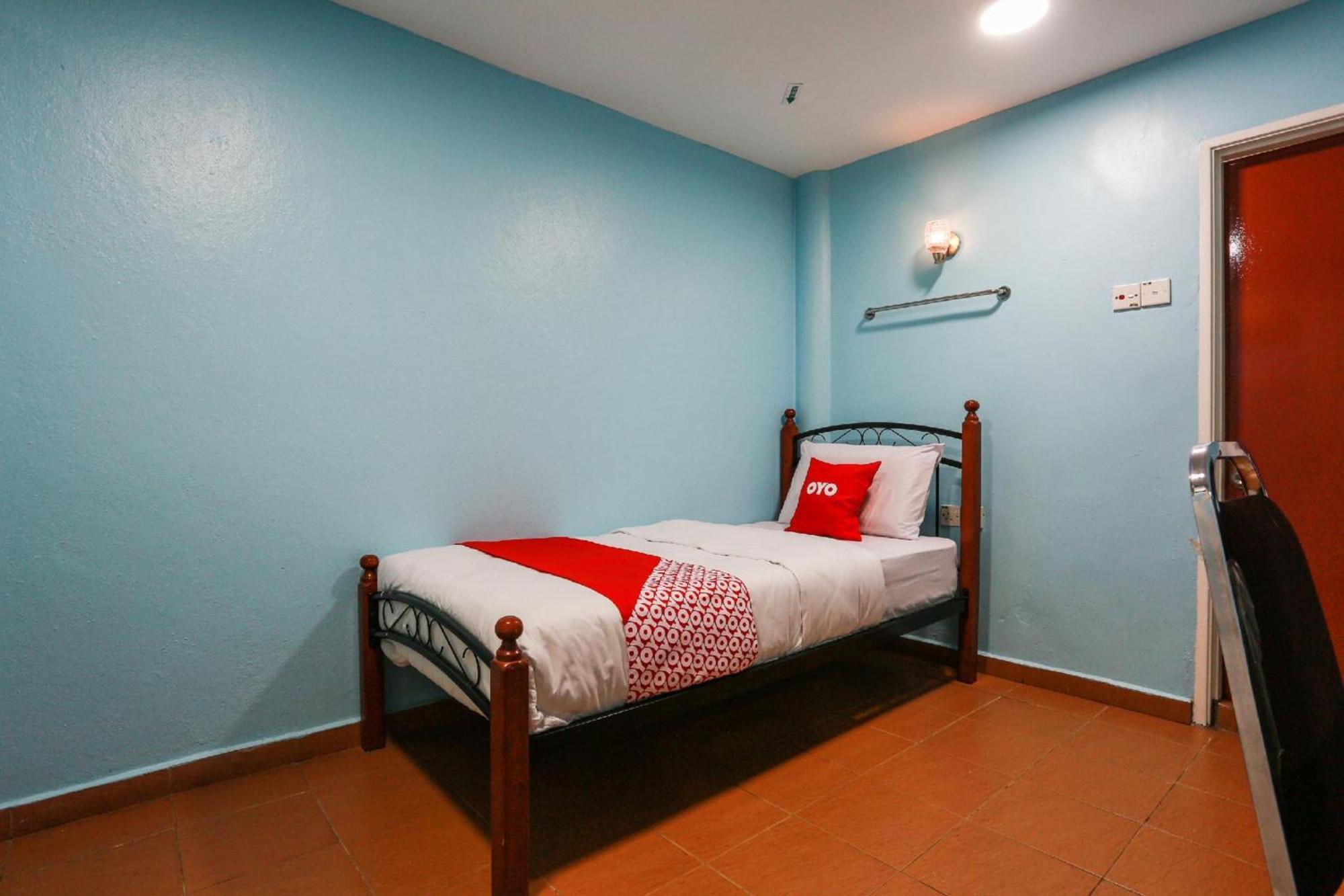 Oyo 44094 Bangi Lanai Hotel Экстерьер фото