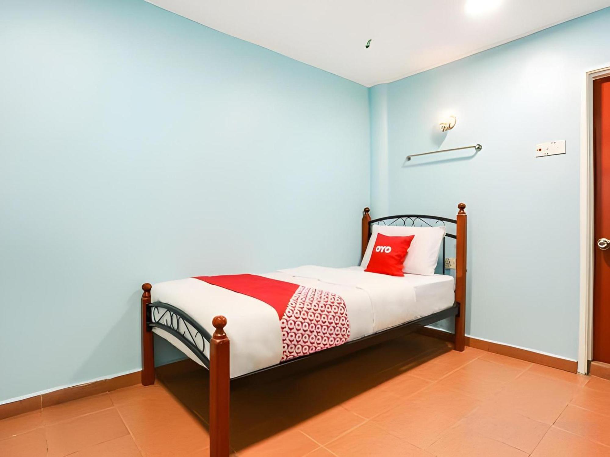 Oyo 44094 Bangi Lanai Hotel Экстерьер фото
