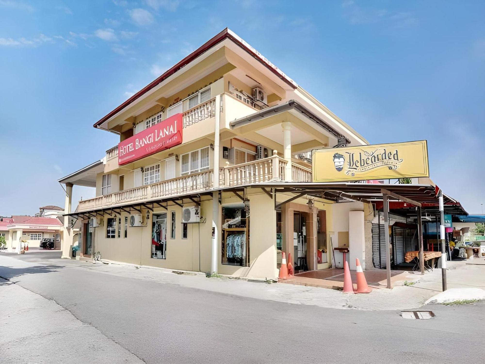 Oyo 44094 Bangi Lanai Hotel Экстерьер фото