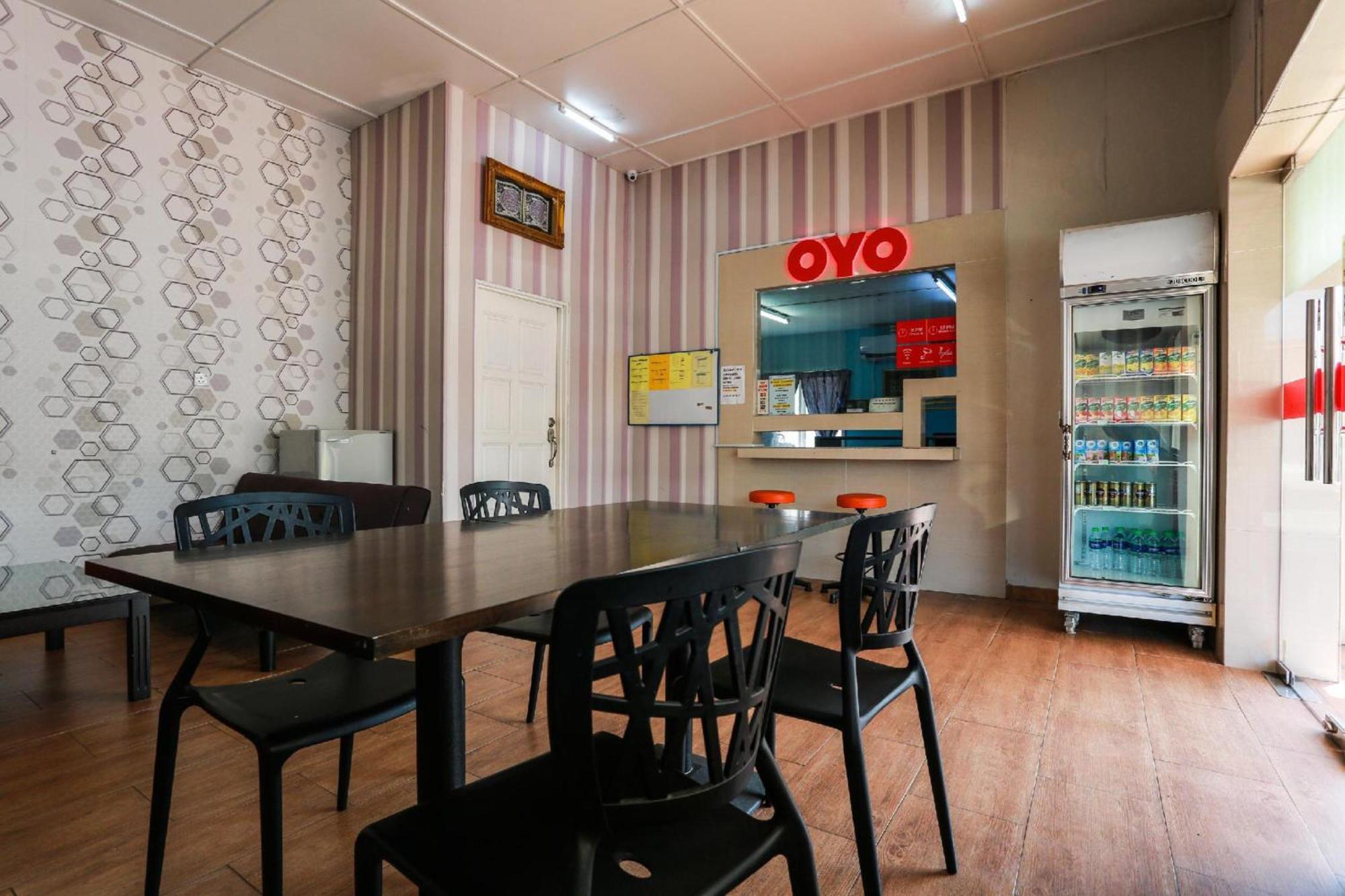 Oyo 44094 Bangi Lanai Hotel Экстерьер фото
